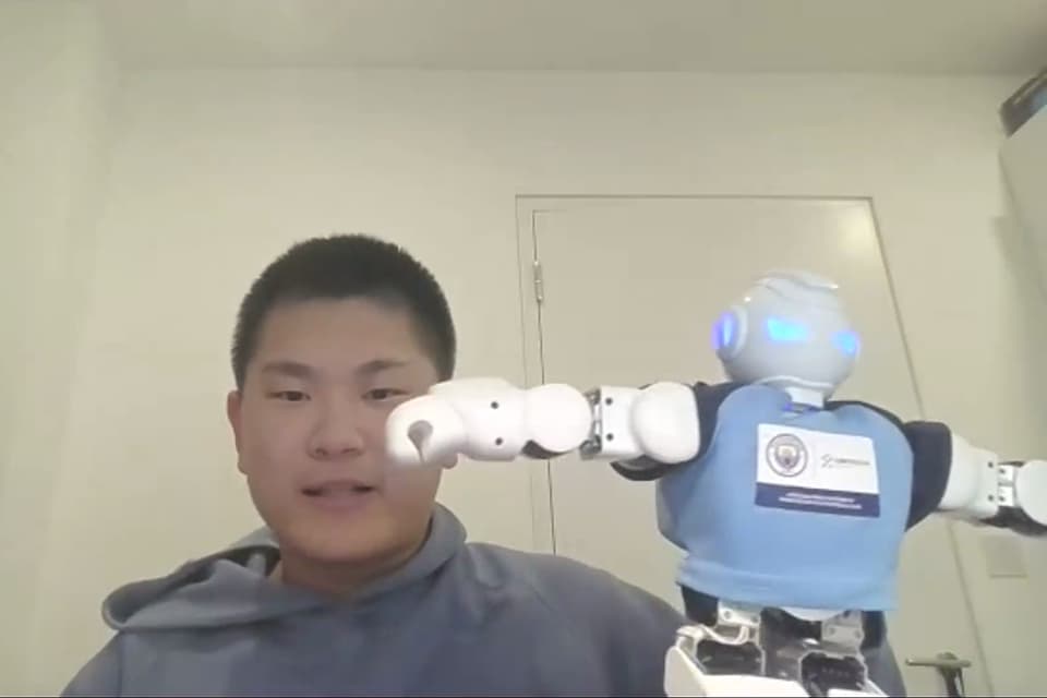 Ian the Discovery Summer Artificial Intelligence (AI) teacher with his humanoid robot